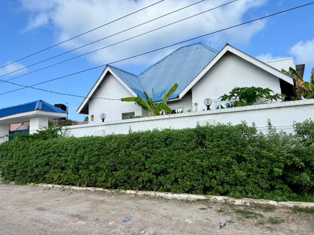 Zanzibar Farhat Kiwengwa (Zanzibar)